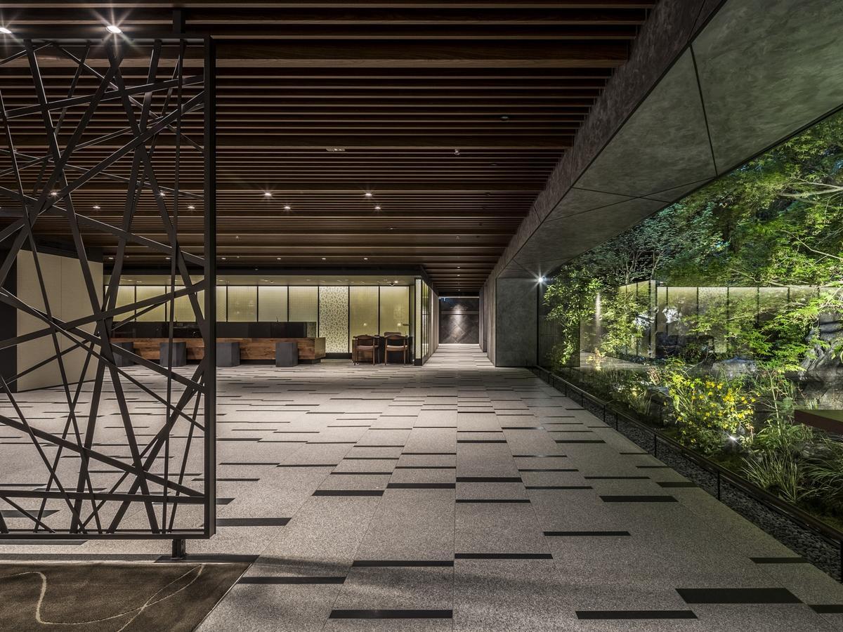 โรงแรมโซลาเรีย นิชิเตตสึ พรีเมียร์ โรงแรม